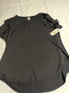 Terra & Sky Black Short Sleeve Ruffle Tee